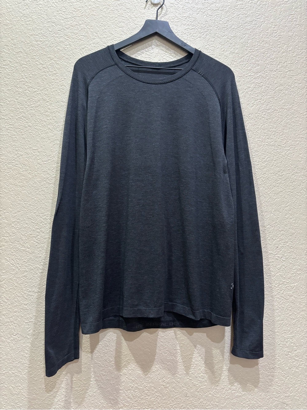 Lululemon Metal Vent Tech Long Sleeve Charcoal Large Activewear Athleisure